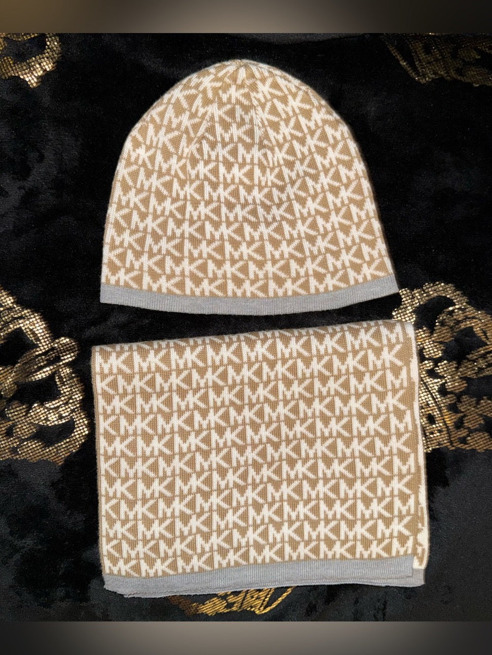 Michael Kors Hat Scarf Set Preowned